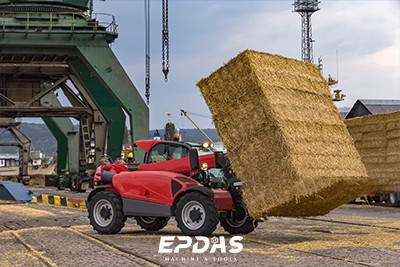 Sollevatore telescopico per lavori agricoli